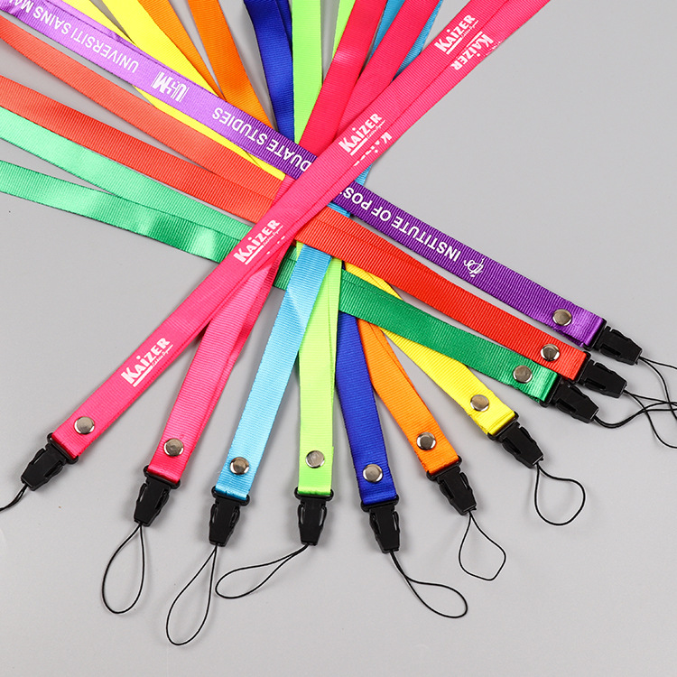 The material of the lanyard does not affect daily use