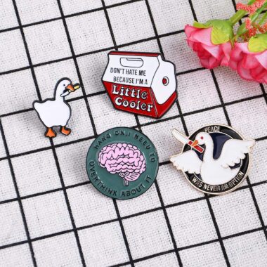 Cheap Custom Cartoon Anime Character Pin Badge